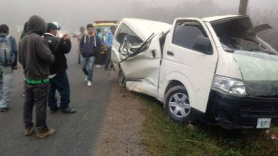 Imagen del microbús accidentado en la zona suroeste de Honduras.