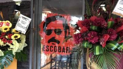 En el restaurante de Singapur se puede ver la imagen y nombre del narcotraficante Pablo Escobar.