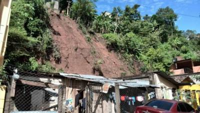 Se registraron deslizamientos y algunas casas casi quedaron soterradas, afortunadamente no se reportaron pérdidas humanas.