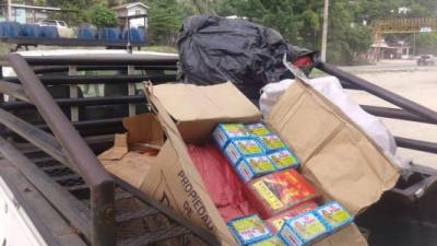 El producto entre cohetes, cachiflines y otros venían en una caja.