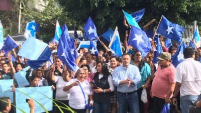 Los candidatos a diputados David Chávez y Lissi Cano encabezaron la protesta en la capital.