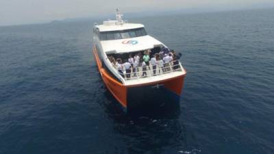 Miles de turistas viajan cada semana desde La Ceiba hasta Utila, Islas de la Bahía.