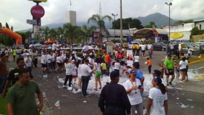 Los sampedranos llegaron desde las 7:00 am para participar de 'Un reto para valientes'.