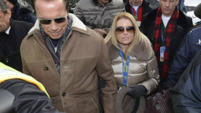 El actor austríaco Arnold Schwarzenegger ha aparecido hoy cogido de la mano de Heather Milligan, a la que algunos medios identifican como su nueva pareja, en una competición de esquí en el Tirol, al oeste de Austria, informó la agencia APA.