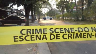 La víctima transitaba por la calle cuando fue interceptado por el asesino.