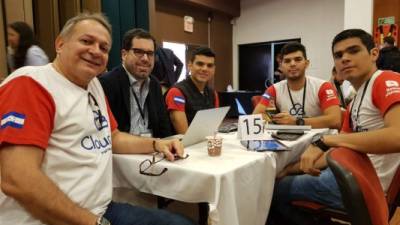 José Luis Moncada con los tres hermanos durante el viaje a Colombia.