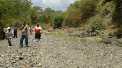 En Valle la sequía tiene a los pobladores desesperados. Los ríos no tienen agua y los pozos se están volviendo fangales.