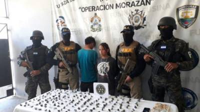 Angie Paola Fernández de 18 años junto a los otros dos menores detenidos.