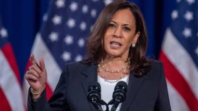 Kamala Harris afirmó que EEUU debe responder por la destitución de magistrados en El Salvador./AFP.