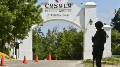 Cientos de desplazados en los operativos de búsqueda del 'Chapo' huyeron al pueblo de Cosalá, en Sinaloa.