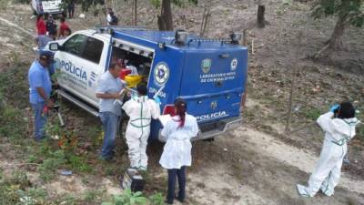 Lugar donde se está realizando la exhumación del cuerpo en el municipio de Choloma.