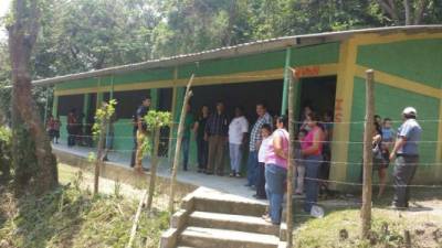 Fachada de la escuela Pablo Zelaya Sierra en Santa Ana, El Merendón.