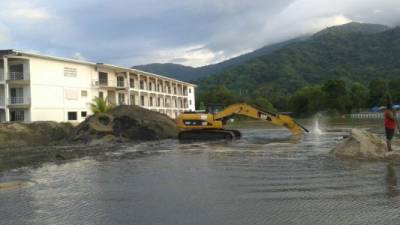 En el puerto Banana Coast ya empezaron a realizar los preparativos para la llegadade cruceros. Foto: Samuel Zelaya