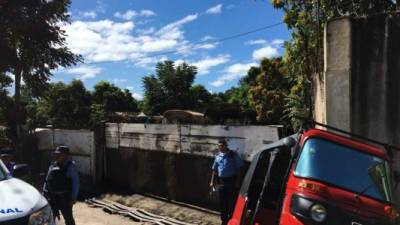 El mototaxi quedó a la orilla de la calle.