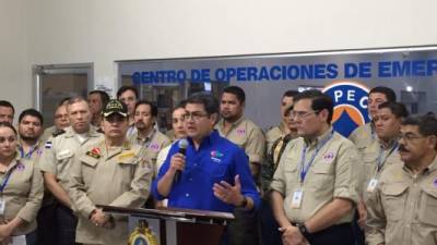 El presidente de Honduras, Juan Orlando Hernández, confirmó la alerta amarilla para varios departamentos por la llegada de la tormenta Earl.