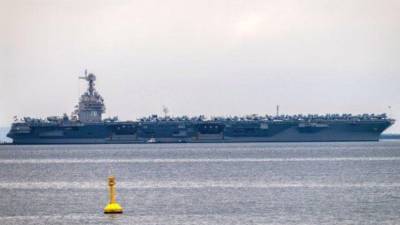 “Hasta donde se sabe” no se han registrado heridos entre los militares del buque, dijo un portavoz estadounidense.