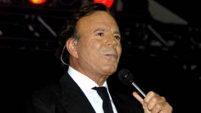 Julio Iglesias.