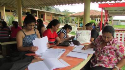 La Secretaría mantiene de manera permanente la capacitación de los docentes.