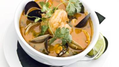 Una de las comidas tradicionales que no puede faltar en esta temporada de verano es la famosa sopa marinera hondureña.