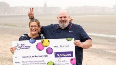 Helen y Lee Kuchczynski los esposos que ganaron la lotería del Reino Unido.