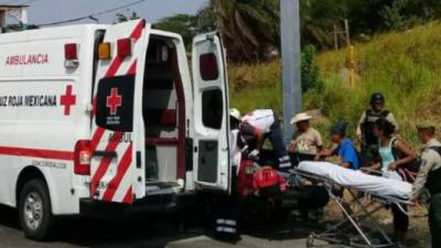 Los migrantes hombres reaccionaron para salvaguardar a las mujeres y niños, pero los pandilleros los atacaron. Foto: Cortesía de Impacto informativo del sur