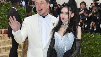 Elon Musk y Grimes en una foto de archivo.