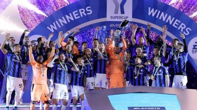 El Inter conservó el título de la Supercopa de Italia tras imponerse claramente por 0-3 al AC Milan en Riad (Arabia Saudita).