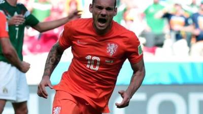 Wesley Sneijder celebrando su gol contra México.