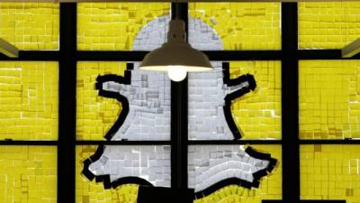 Snapchat sigue siendo la red social más popilar entre los más jóvenes.