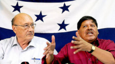 Rafael Alegria (R) and Carlos Reyes leaders of the Frente Nacional de Resistencia Popular(FNRP) answer questions during a press conference in Tegucigalpa on July 31, 2012. The FNRP accused President Porfirio Lobo's government about human rights situation at the Aguan valley, north east of Honduras, where about 60 peasants were killed during clashes. AFP PHOTO Orlando SIERRA.