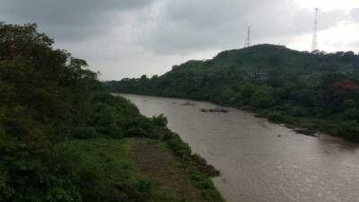 La crecida del río en Choluteca provocó inundaciones en varios sectores.