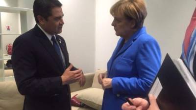 El presidente Juan Orlando Hernández conversó con Ángela Merkel.