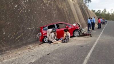 Las autoridades de presentaron en el lugar del accidente.