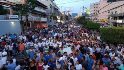 Multitud de ciudadanos pidieron armonía en la caminata.