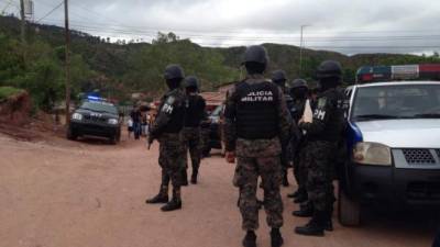 Elementos de la Policía Militar en la colonia Nueva Suyapa.