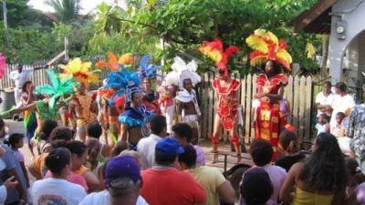 El Gran Carnaval se ha vuelto tradición en Utila.