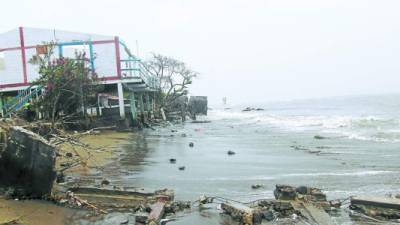 El fuerte oleaje sigue causando daños en la zona costera del Golfo de Fonseca.