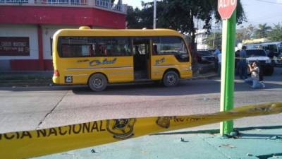 Escena del crimen en la que fue ultimado un pasajero en San Pedro Sula.