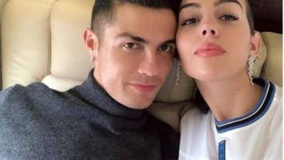 El futbolista Cristiano Ronaldo con su pareja Georgina Rodríguez.