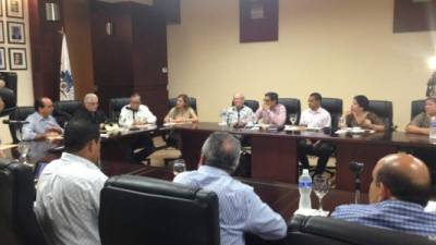Los alcaldes del Valle de Sula en un reunión sobre el manejo de nuevos proyectos para la comunidad.