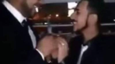 Ocho personas fueron detenidas por filmar una boda gay en Egipto, aparentemente falsa.