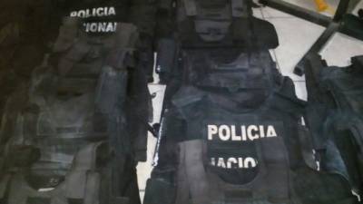 Los chalecos fueron sustraídos de la bodega de la posta de la colonia Brisas del Valle, del sector de Cofradía, Cortés, según lo informado por las autoridades policiales.