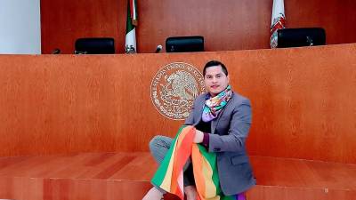 El Tribunal Electoral de Aguascalientes tiene a su primer Magistrado, se trata del doctor <b>Jesús Ociel Baena Saucedo,</b> quien rindió protesta como magistrado no binario.