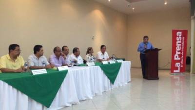 Los miembros del Consejo de Desarrollo de San Pedro Sula dio lectura hoy al documento resolutivo del foro de vivienda.