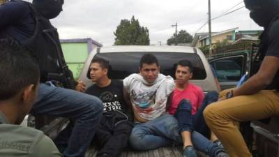 Los tres detenidos fueron trasladados a la Policía Nacional en el barrio La Guardia.