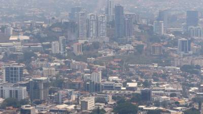 Llena de humo está Tegucigalpa, la capital de Honduras.