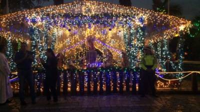 El nacimiento ilumina el parque central de San Pedro Sula.