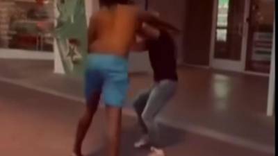 El hombre se llevó la sorpresa de su vida al atacar a un chico experto en Jiu Jitsu brasileño.