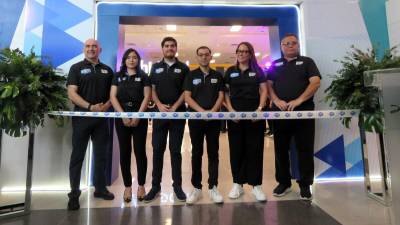 Ejecutivos de Diunsa realizan el corte de cinta oficial del Buying Show.