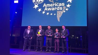 Ejecutivos de Ficohsa Seguros recibieron el reconocimiento en los FIA Americas Awards, en Panamá, por la campaña realizada en colaboración con Fundación Televicentro TVC.